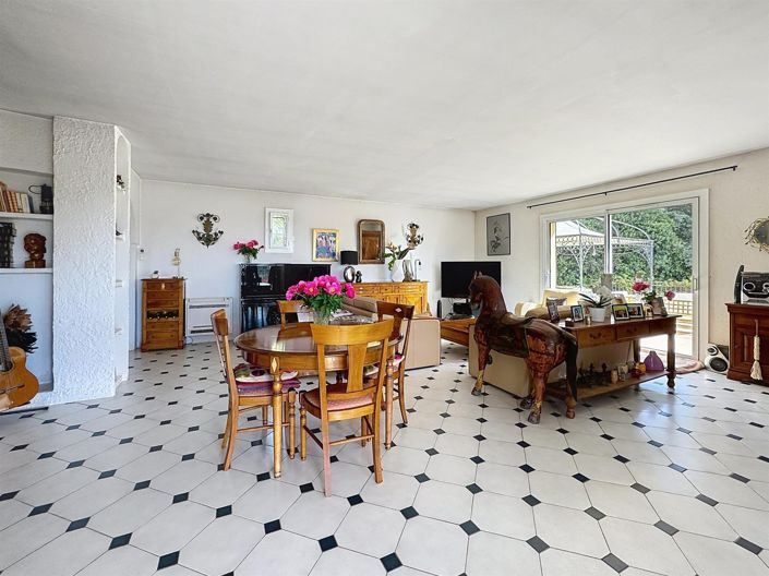 Image No.8-4 Bed House for sale