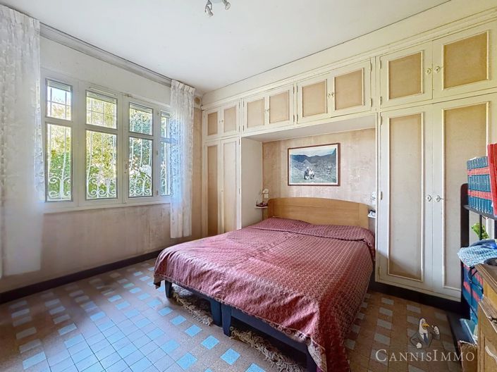 Image No.11-3 Bed House for sale