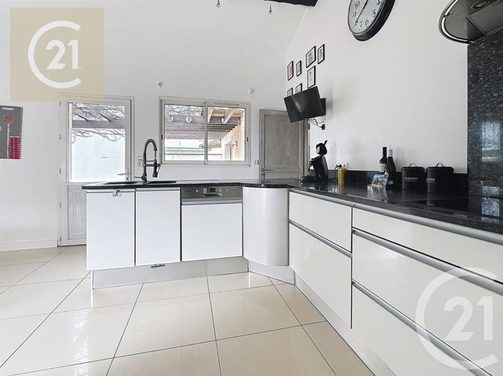 Image No.10-5 Bed House for sale