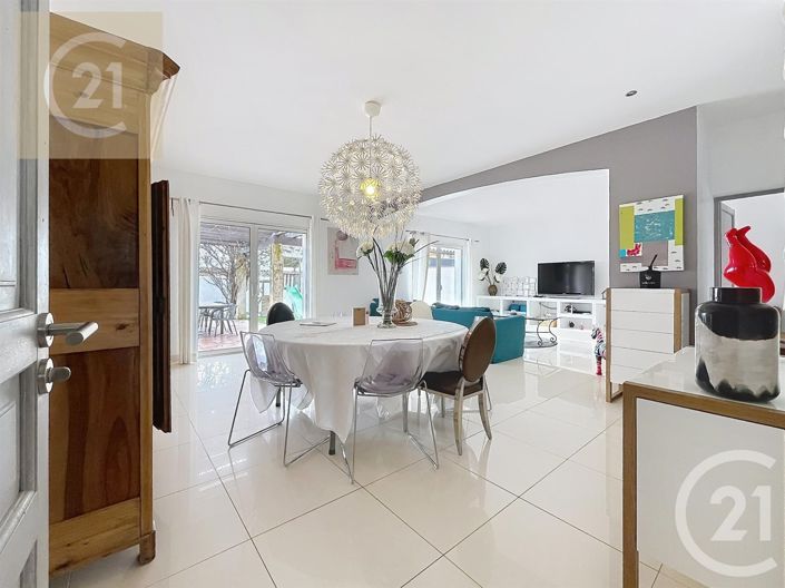 Image No.15-5 Bed House for sale