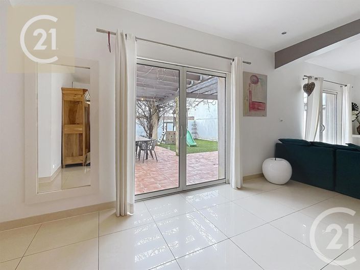 Image No.22-5 Bed House for sale