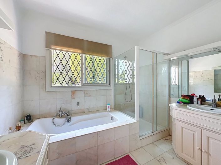 Image No.12-4 Bed House for sale