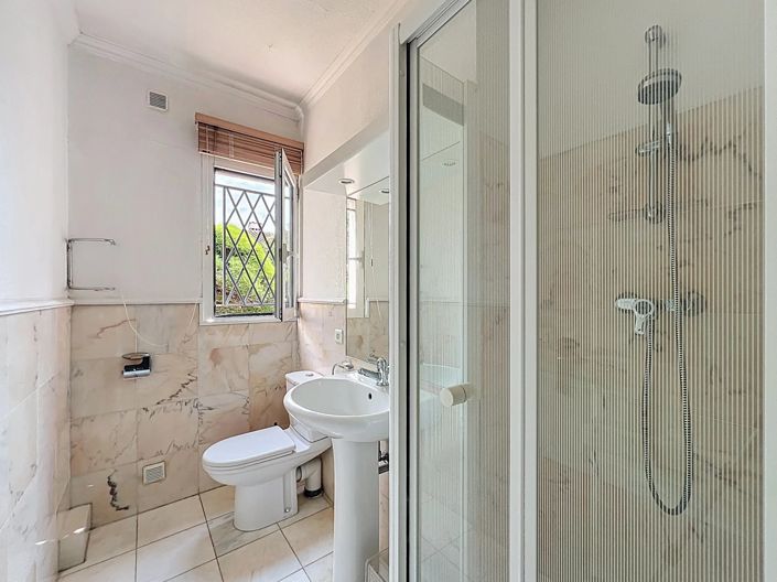 Image No.20-4 Bed House for sale