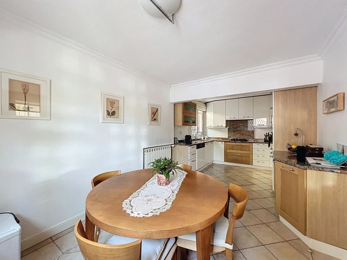 Image No.7-4 Bed House for sale