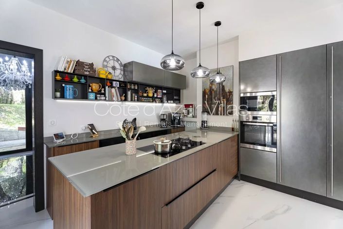 Image No.11-5 Bed House for sale