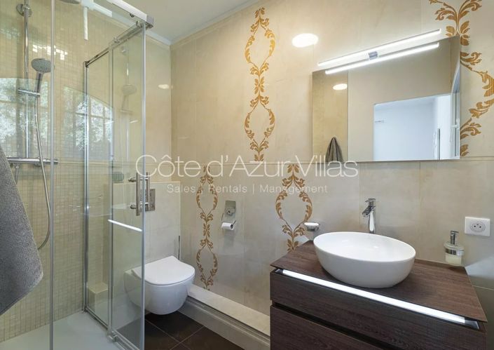 Image No.18-5 Bed House for sale