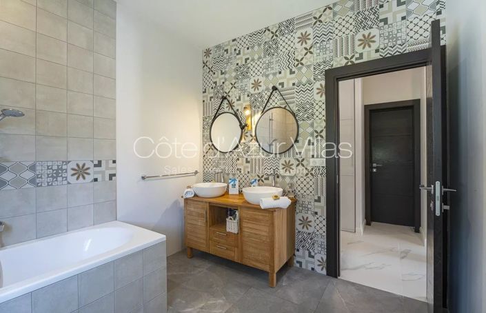 Image No.22-5 Bed House for sale