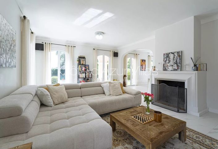 Image No.7-5 Bed House for sale