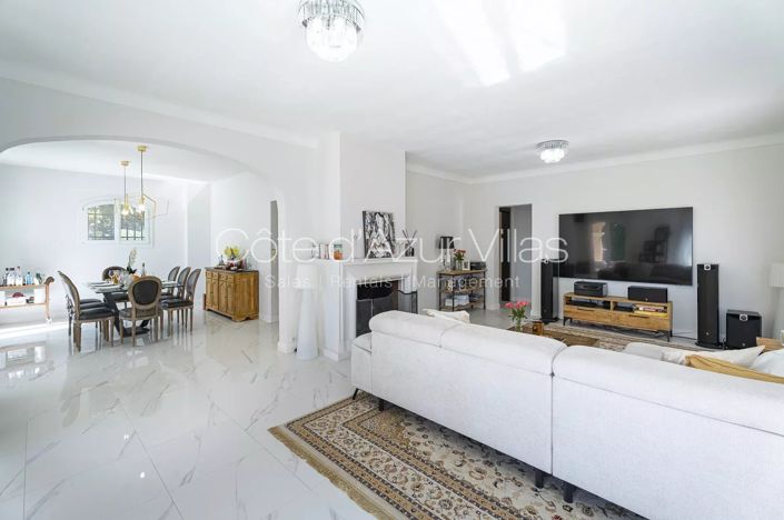 Image No.8-5 Bed House for sale