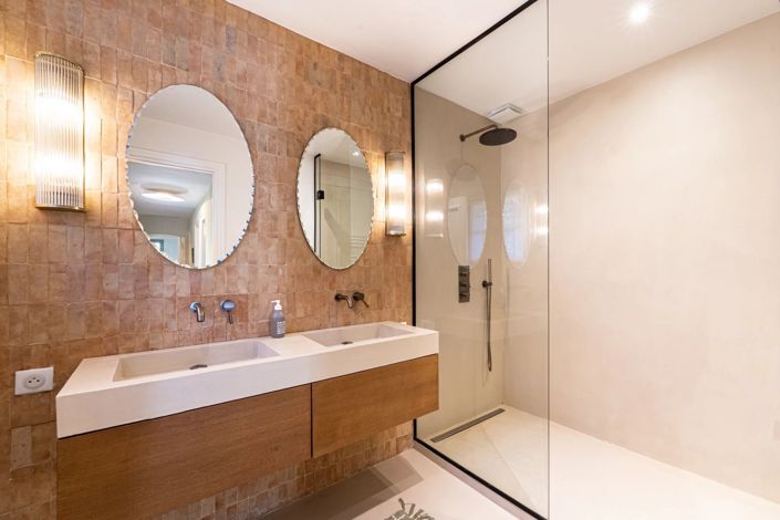 Image No.24-5 Bed House for sale