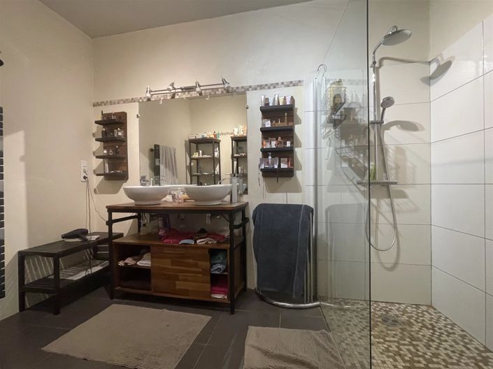 Image No.11-5 Bed House for sale