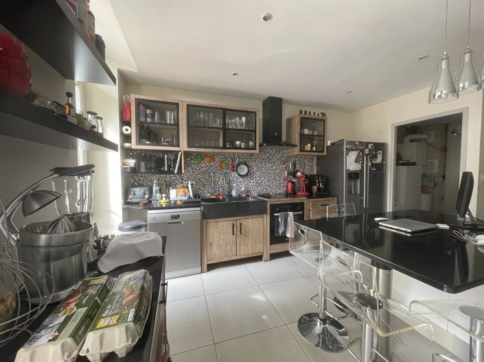 Image No.6-5 Bed House for sale