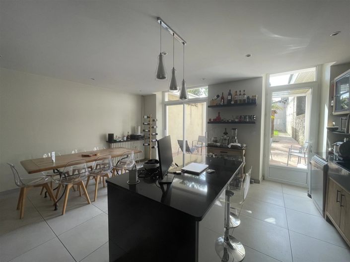 Image No.7-5 Bed House for sale