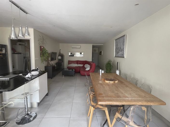 Image No.8-5 Bed House for sale