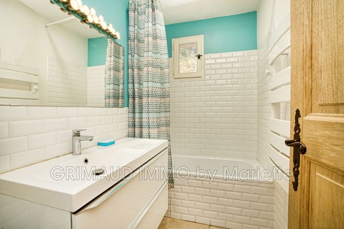 Image No.11-3 Bed House for sale