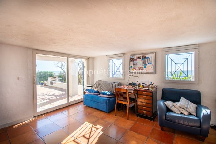 Image No.13-7 Bed House for sale