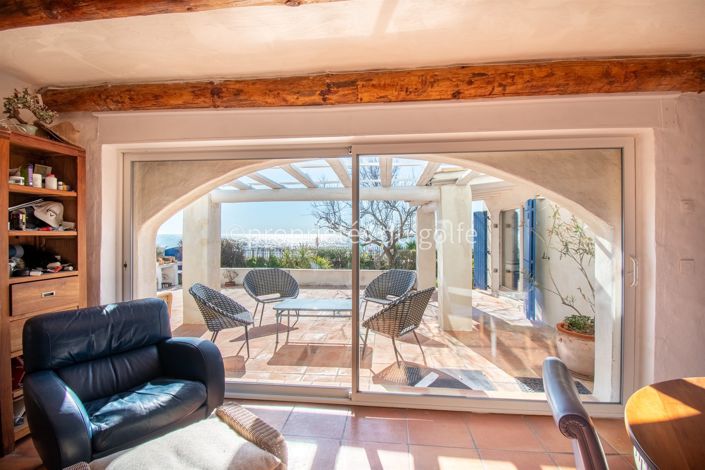 Image No.8-7 Bed House for sale