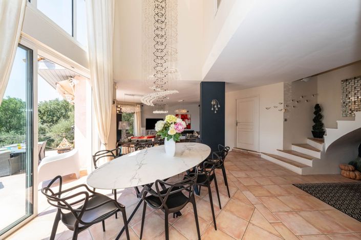 Image No.5-5 Bed House for sale