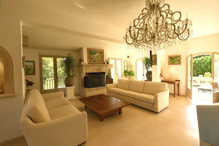 Image No.9-6 Bed House for sale