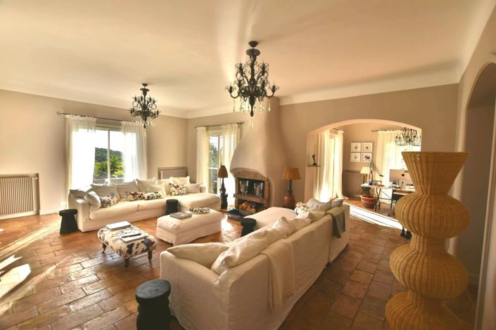 Image No.2-4 Bed House for sale