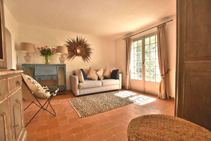 Image No.10-6 Bed House for sale