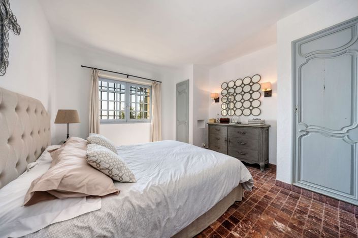 Image No.9-6 Bed House for sale