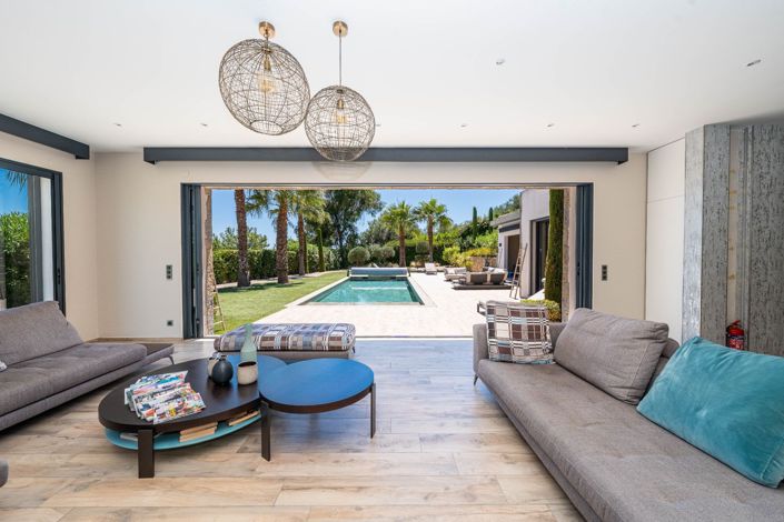 Image No.5-5 Bed House for sale