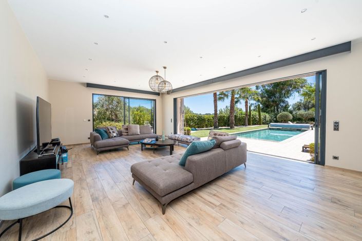 Image No.7-5 Bed House for sale