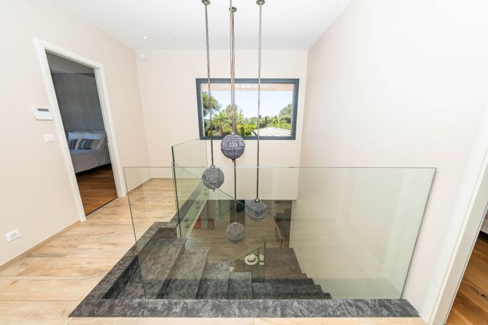 Image No.9-5 Bed House for sale