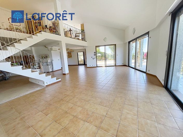 Image No.12-5 Bed House for sale