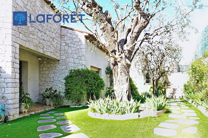 Image No.6-5 Bed House for sale