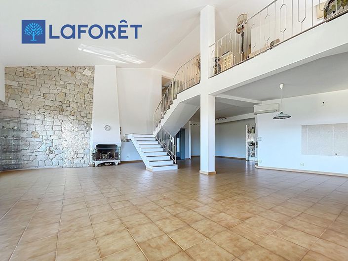 Image No.9-5 Bed House for sale