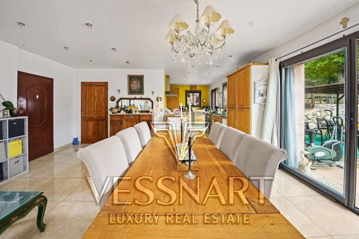 Image No.10-5 Bed House for sale