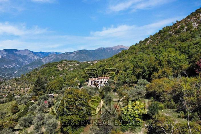 Image No.6-5 Bed House for sale