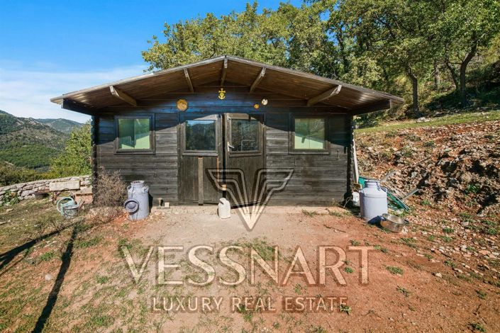 Image No.8-5 Bed House for sale