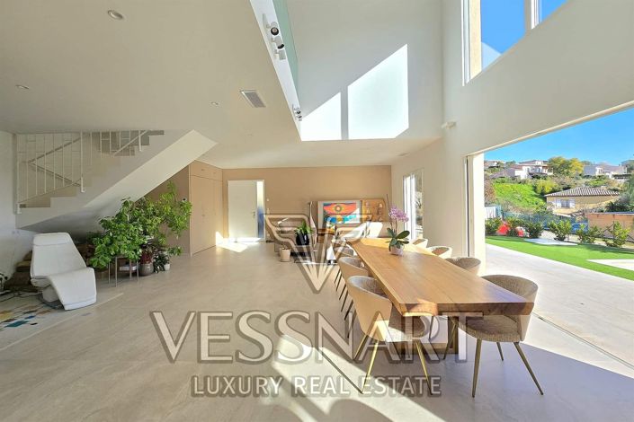 Image No.3-4 Bed House for sale