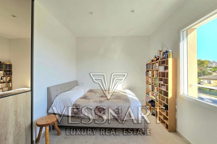 Image No.6-4 Bed House for sale