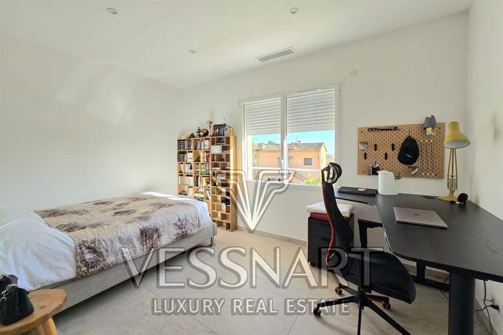 Image No.7-4 Bed House for sale