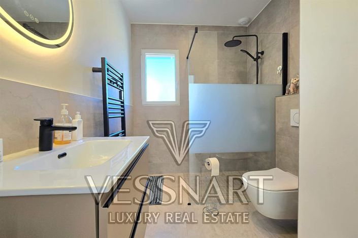 Image No.9-4 Bed House for sale