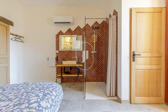 Image No.11-17 Bed House for sale