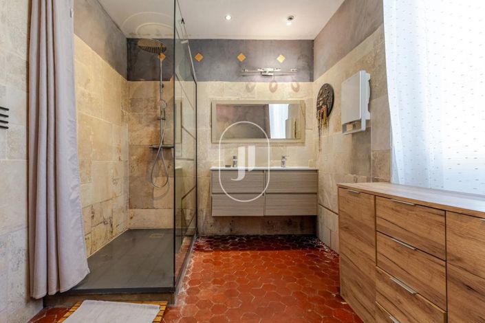 Image No.13-17 Bed House for sale