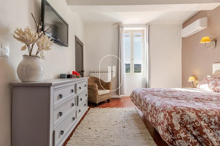 Image No.6-17 Bed House for sale