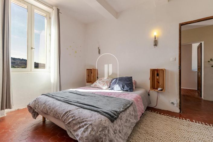 Image No.8-17 Bed House for sale