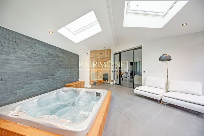 Image No.7-6 Bed House for sale