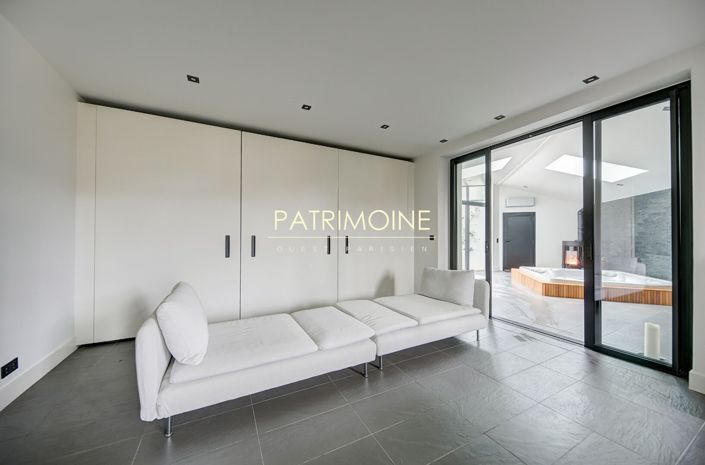 Image No.8-6 Bed House for sale