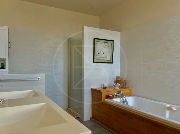 Image No.10-5 Bed House for sale