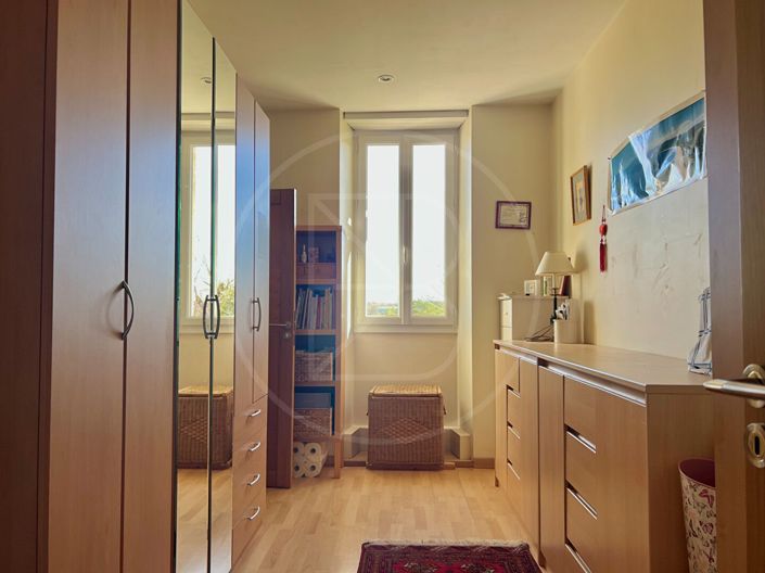 Image No.11-5 Bed House for sale