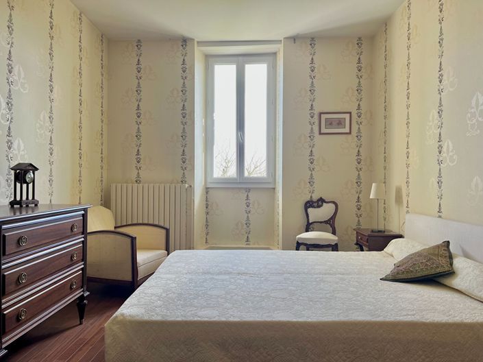 Image No.9-5 Bed House for sale