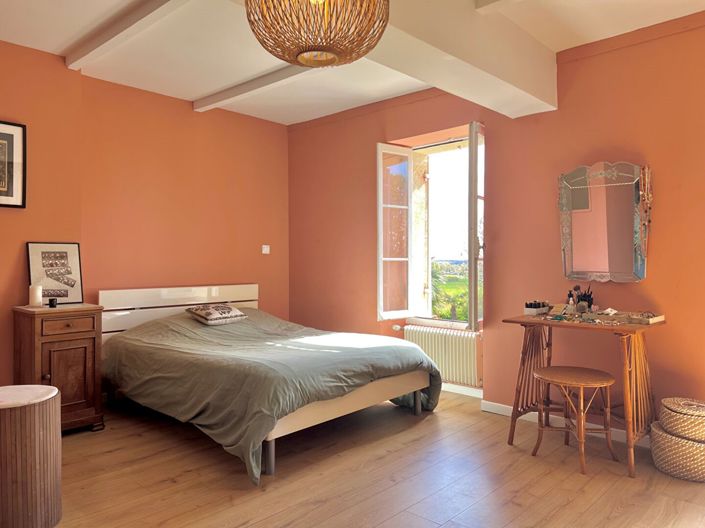 Image No.11-6 Bed House for sale