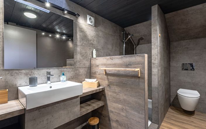 Image No.10-7 Bed Property for sale